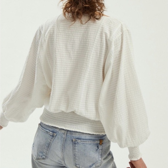 Anthropologie Rebecca Dolman White Sleeve Smocked Hem Top - Picture 3 of 9